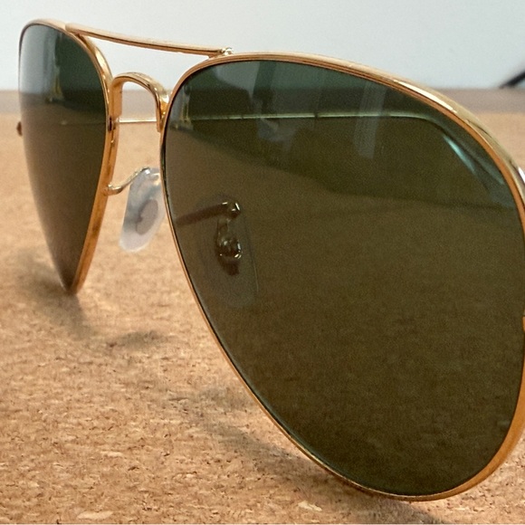 Ray-Ban Classic Gold Aviator Sunglasses - Picture 4 of 11